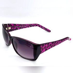 BETSEY JOHNSON like new Raven/ Violet (pink cheetah) print sunglasses